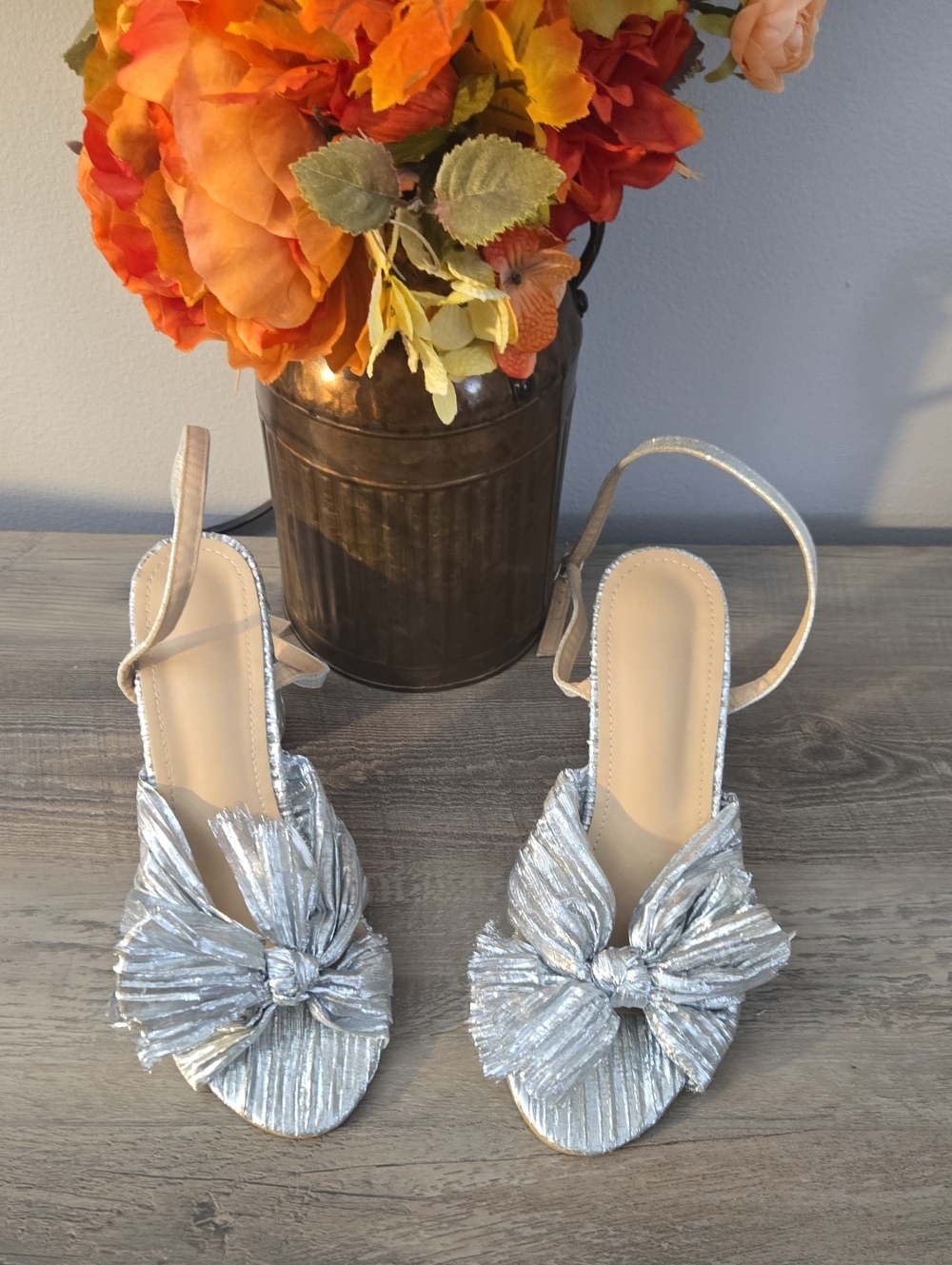 Metallic Silver Bow Slingback Sandals - Women's